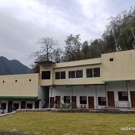 Hotel Studioz Sahastradhara Dehradun Eksteriør bilde